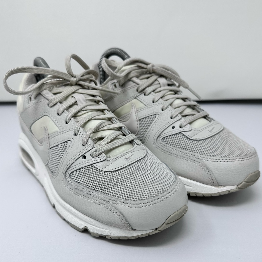 Women’s Nike Air Max Light Gray Athletic Shoes size 7.5 - Picture 2 of 9